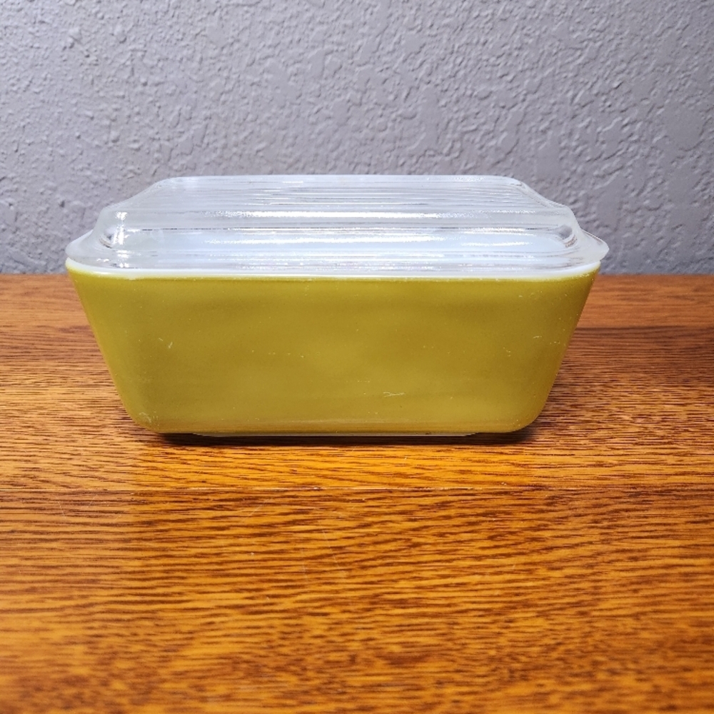 Pyrex Avocado refrigerator dish